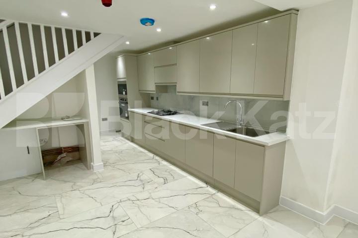 Huge one bedroom split level, newly refurbished apartment with private garden Old Kent Road, Bermondsey / Elephant and Castle